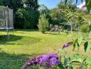 weitläufiger Garten
