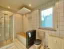 Bad mit Wanne + Dusche